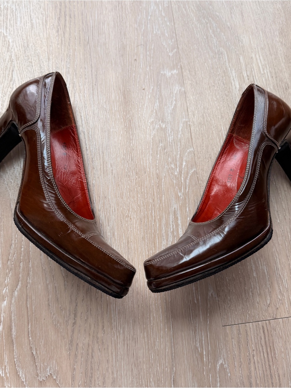 Vintage YSL licorne brown patent leather heels - Picture 9 of 12